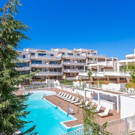 Vida Feliz: Beachside Luxury With Sea Views Apartment